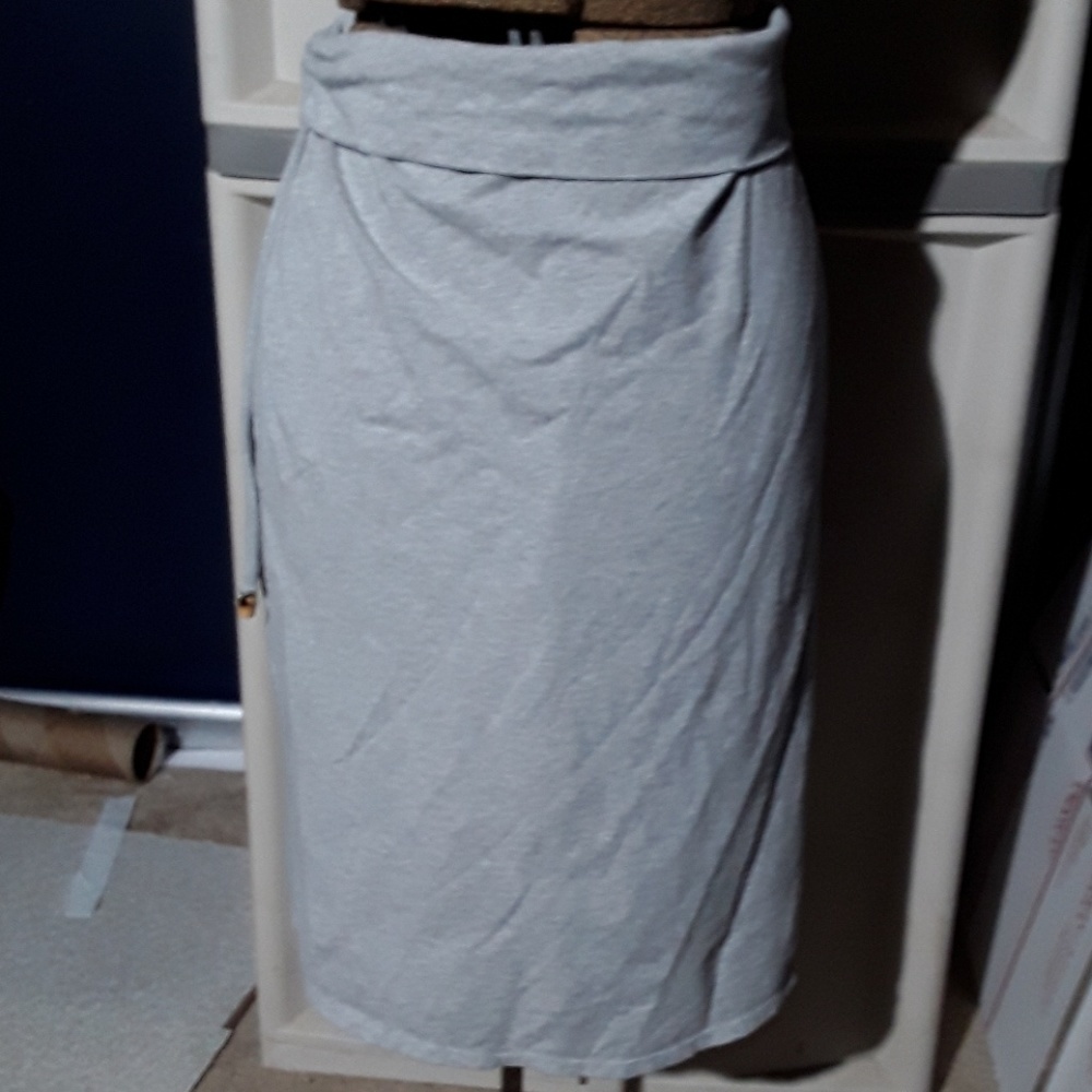 Tommy Bahamas Gray elastic waist skirt size  S